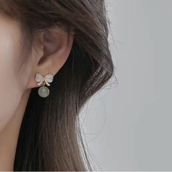 🔅🆕✨ Elegant Minimalist Bowknot Silver Plated Needle Pearl Jade Green Earrings✨ - Picture 6 of 11